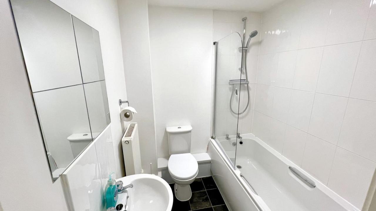 Cross Court, Stafford By Bell Apartments מראה חיצוני תמונה